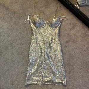 Windsor gold semi formal dress size small